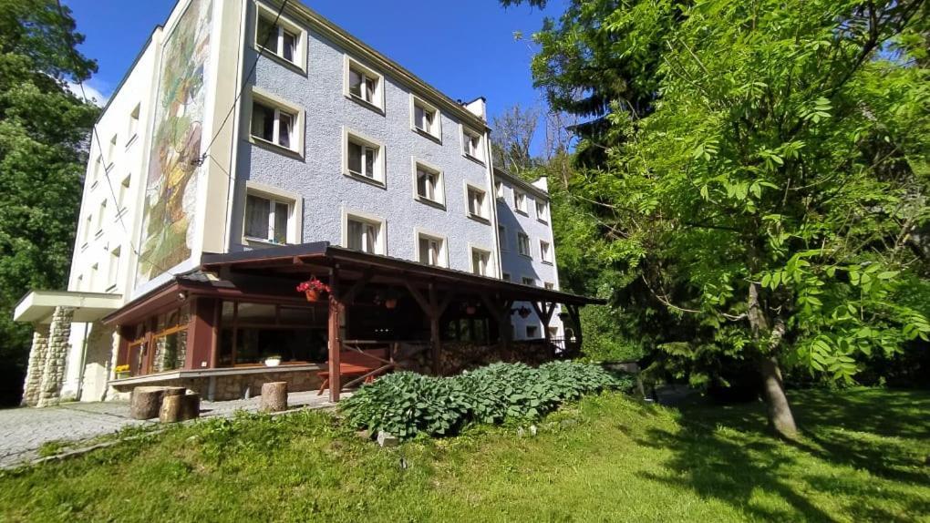 Pensjonat 4 Pory Roku Duszniki Zdroj Exterior photo